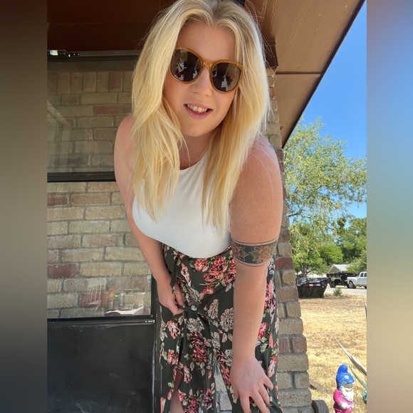 Meet your Posher, Sara - Picture 4 of 9